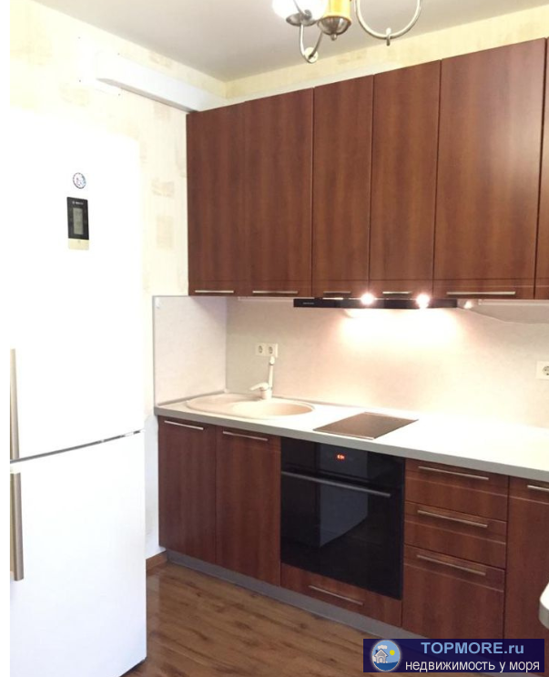 Квартира в новом доме бизнес-класса. Из окон открываетя боковой вид на море. Квартира удобно распланирована в 2...