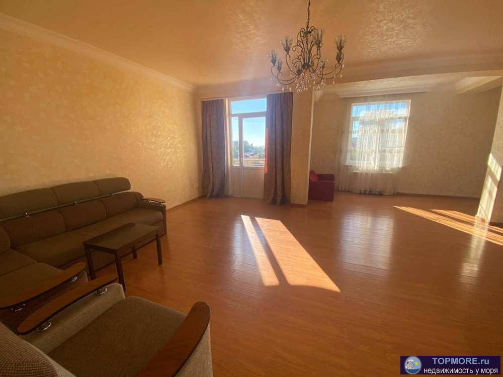 Предлогаю вашему вниманию отличная просторная квартира в популярном микрорайоне Светлана, на пологой улице... - 2