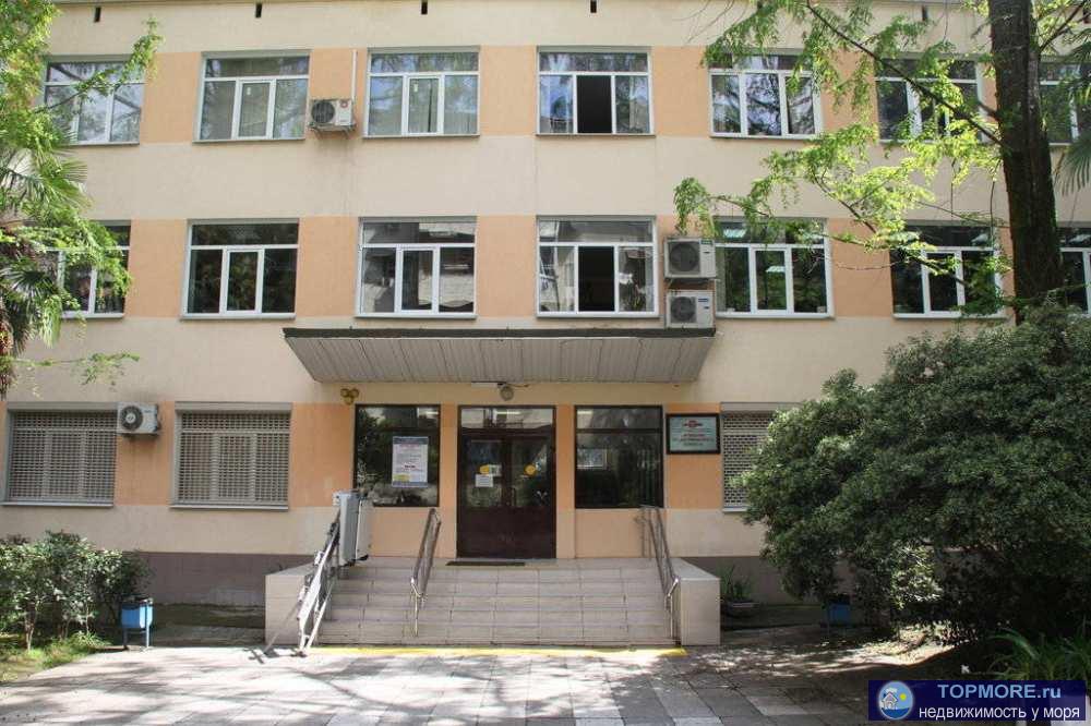 Продаю квартиру, которая хорошо планируется в двухкомнатную квартиру. Рядом с домом магазины, три школы, дет.сад.... - 2