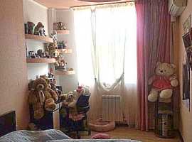 Квартира с мебелью и ремонтом на 1-м высоком этаже.Кухня-гостиная и...