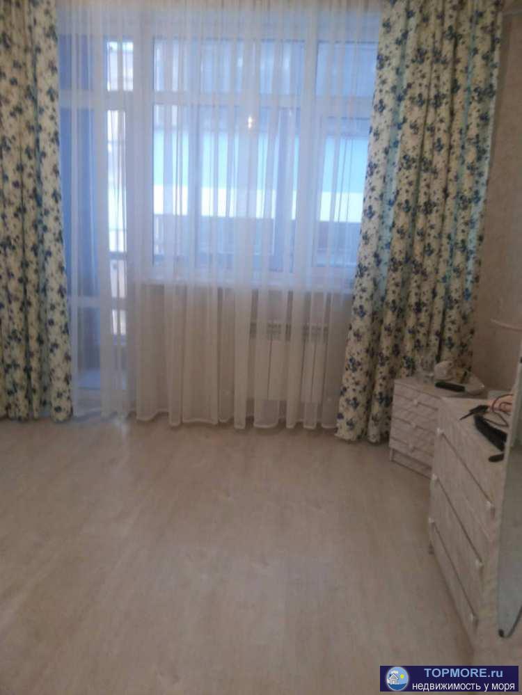 Продается большая, светлая квартира в пешей доступности до моря, пешком можно дойти за 10-15 минут, недалеко...