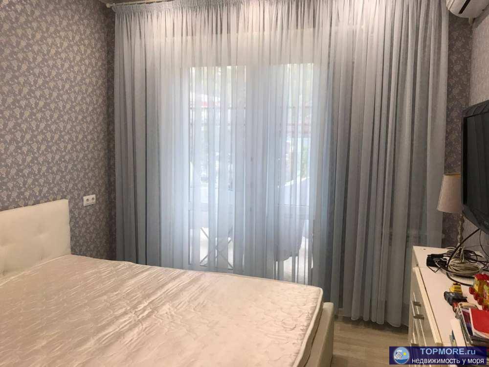 Продается мини-евродвушка  в новом доме . Квартира с ремонтом, с терассой.  Вторая линия Донской. Рядом школа и все...