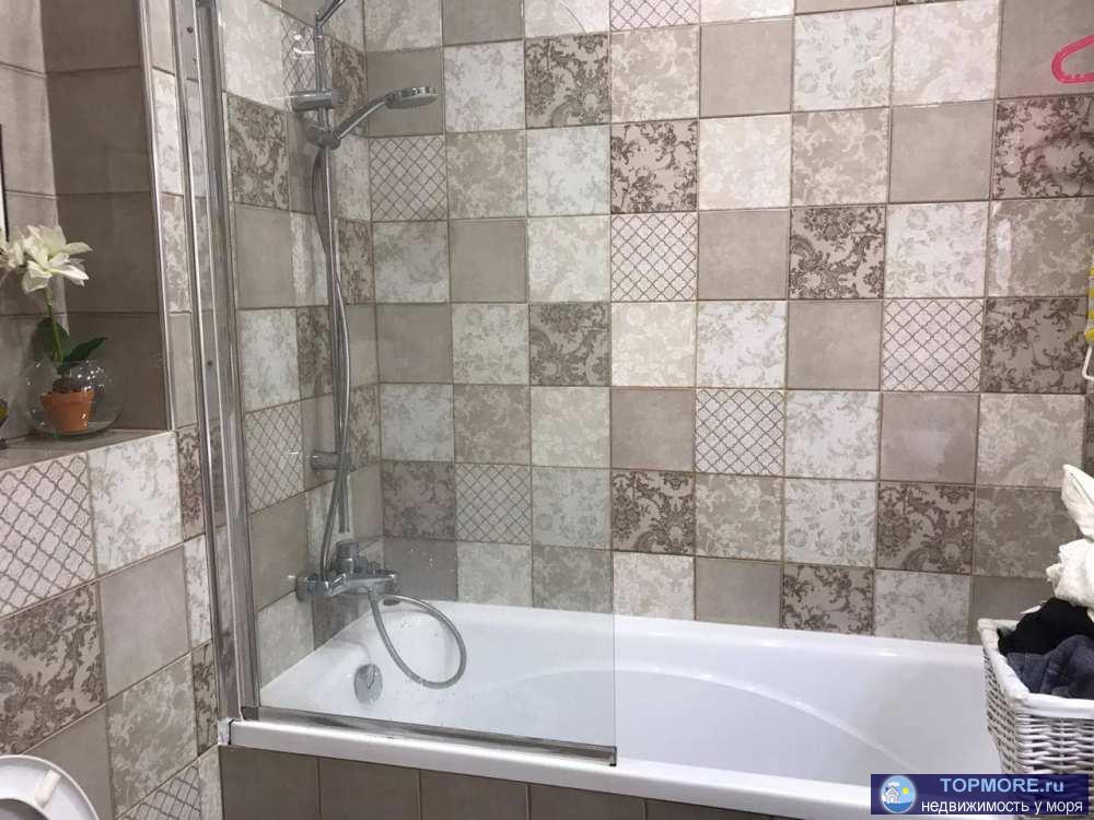 Продается мини-евродвушка  в новом доме . Квартира с ремонтом, с терассой.  Вторая линия Донской. Рядом школа и все... - 2