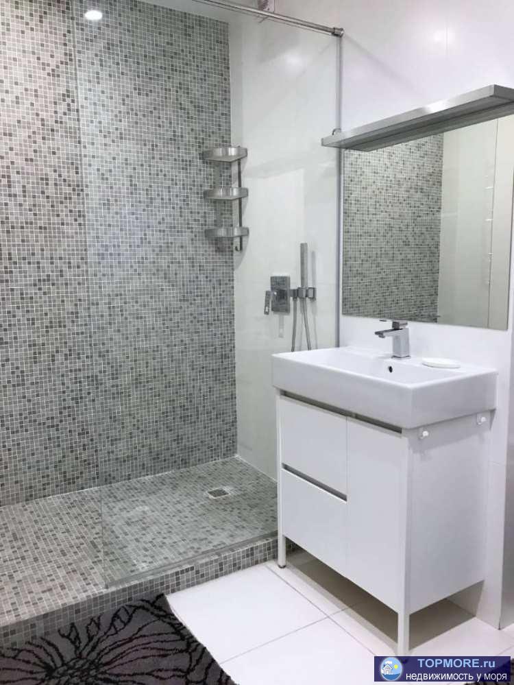 Квартира на 23 этаже в жк Бизнес -класса ,с потрясающим видом на море и отличным ремонтом!Распланирована в отдельную...