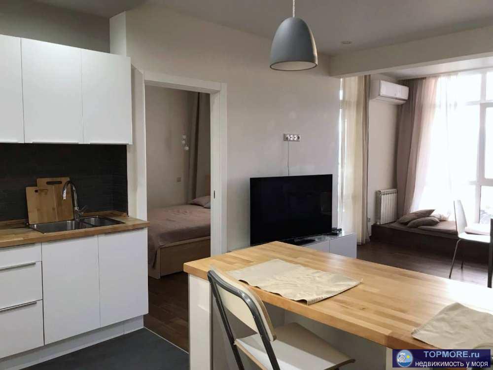 Квартира на 23 этаже в жк Бизнес -класса ,с потрясающим видом на море и отличным ремонтом!Распланирована в отдельную... - 2