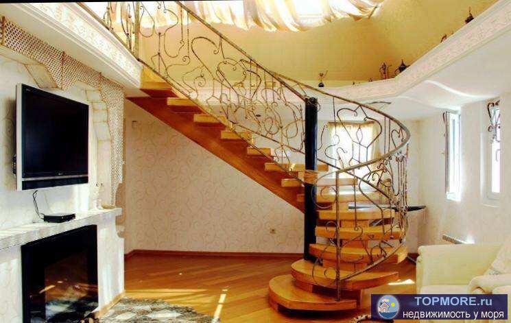 Продам пентхаус в центре Сочи!Квартира распланирована на двухуровневую гостиную со стеклянным куполом, спальную,...