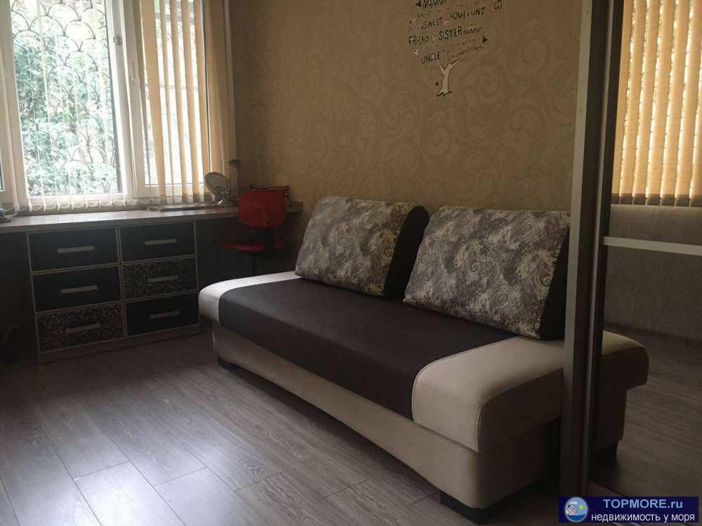 Продаётся двух этажная квартира с разными входами, Сталинка!Квартира по документам 97.2 кв.м, по факту 103.6. м за...