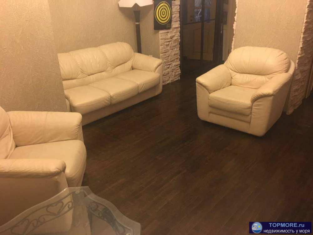 Продаётся двух этажная квартира с разными входами, Сталинка!Квартира по документам 97.2 кв.м, по факту 103.6. м за... - 1