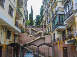 Продаю квартиру в самом развитом районе Сочи, остановка возле дома,...