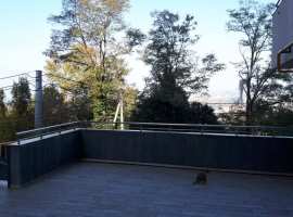 На берегу черного моря расположился одноименный священной горе...