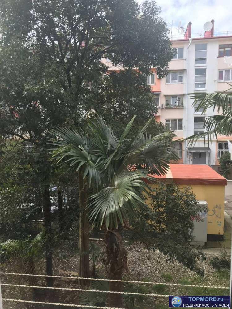 В самом центре! светлая чистая  И очень просторная, мебель очень дорогая под заказ, техника новая  - 2