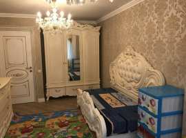 В самом центре! светлая чистая  И очень просторная, мебель очень...