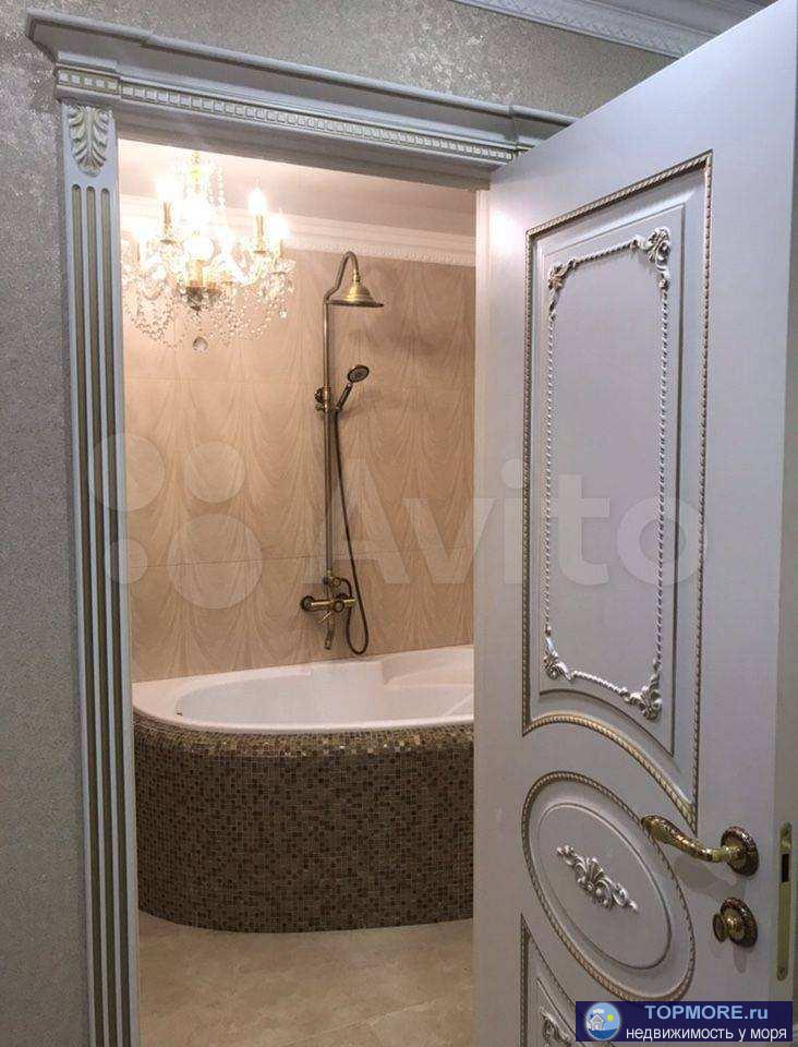 Продаётся Трехкомнатная квартира в самом центре Сочи. с новым дизайнерским ремонтом с мебелью и техникой .  - 1