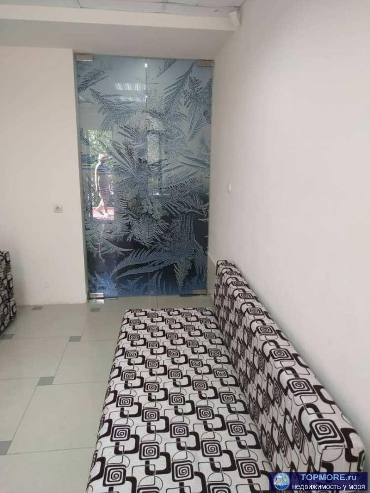 Продаётся однокомнатная квартира в 10 минутах от моря прогулочным шагом.Свежий ремонт.Газовое отопление.Просторная... - 1