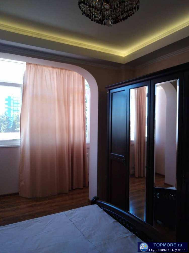 Срочно! Продаю 2 комнатную квартиру с ремонтом и мебелью в доме бизнес - класса в центре Адлера.Квартира с витражным...