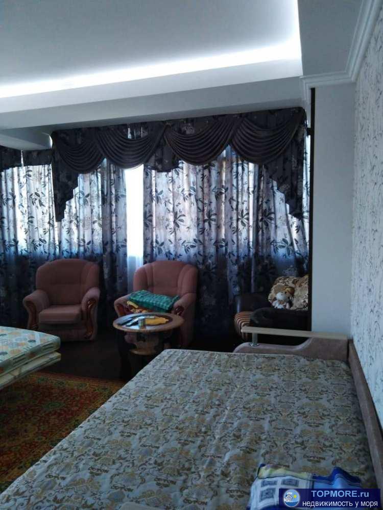 Срочно! Продаю 2 комнатную квартиру с ремонтом и мебелью в доме бизнес - класса в центре Адлера.Квартира с витражным... - 2