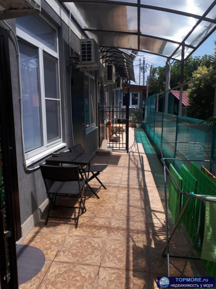 Студия с ремонтом и мебелью. Сдаётся в аренду. Жилая площадь 17м+11м терасса. - 2