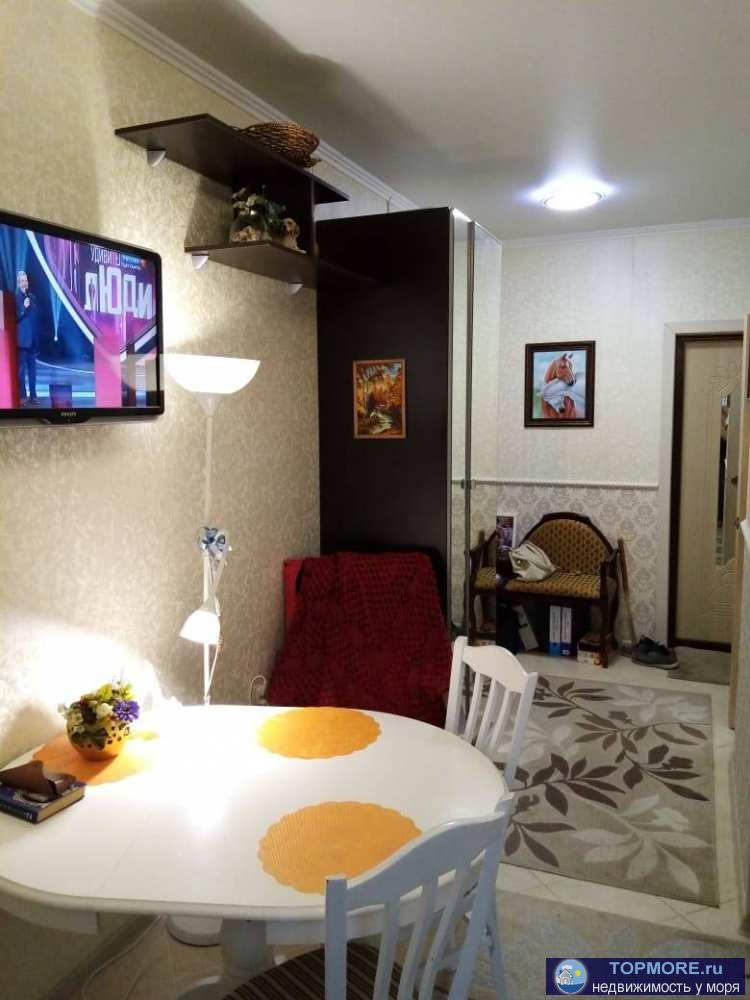 Солнечная, эксклюзивная , очень уютная, с хорошим ремонтом, открытым балконом с потрясающим видом на море и зелень...