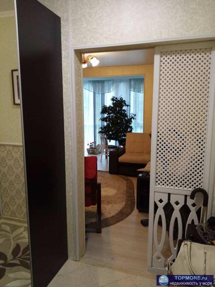 Солнечная, эксклюзивная , очень уютная, с хорошим ремонтом, открытым балконом с потрясающим видом на море и зелень... - 2