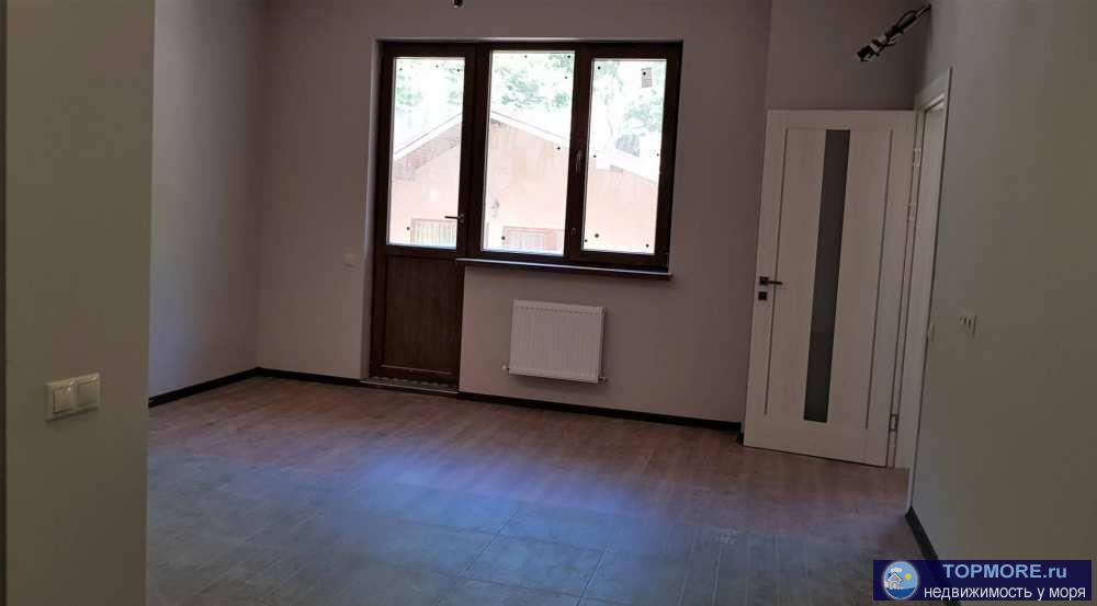 Продам квартиру в доме бизнес класса. На территории жилого комплекса есть придомовой паркинг, зона отдыха. Комплекс... - 2