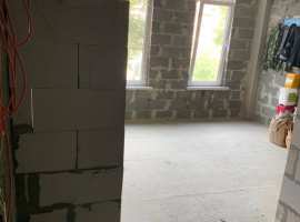 Продаю студию 24кв.м.с черновой отделкой.  Статус жилое помещение ....