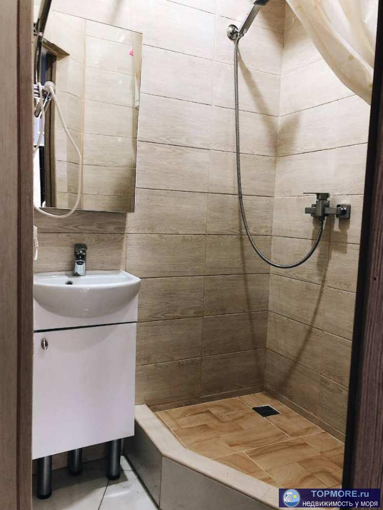 Однокомнатная уютная светлая и современная квартира с ремонтом на 1-ом этаже. Окно с шикарным видом на сад с...