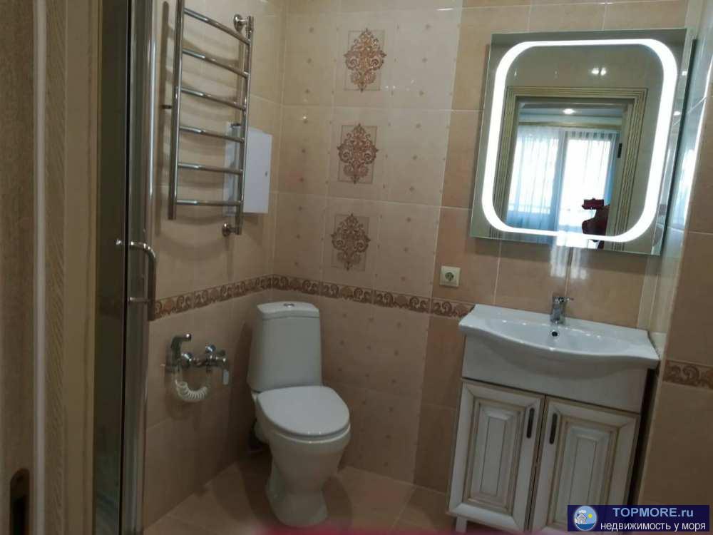 Ремонт, качественная мебель. В обеих комнатах кондиционеры. Большая гардеробная, душевая кабинка, в квартире никто не...