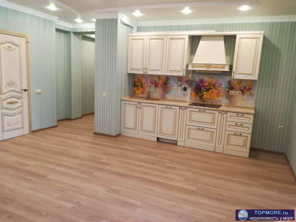 Ремонт, качественная мебель. В обеих комнатах кондиционеры. Большая гардеробная, душевая кабинка, в квартире никто не... - 2