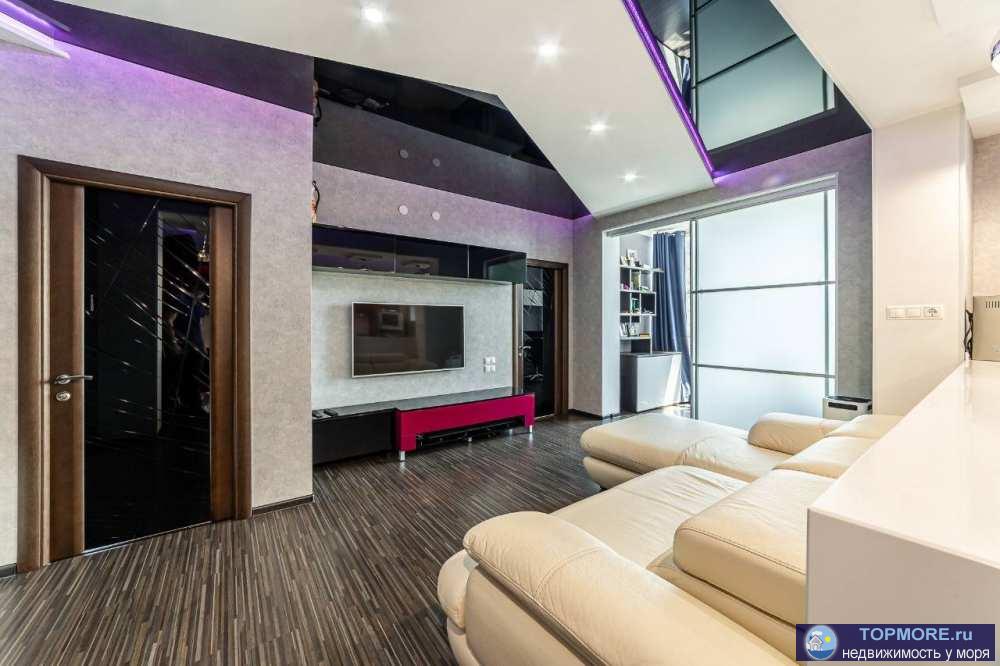 Продаётся шикарная трехкомнатная квартира в жк Московия. В квартире выплнен новый дорогой дизайнерский ремонт....