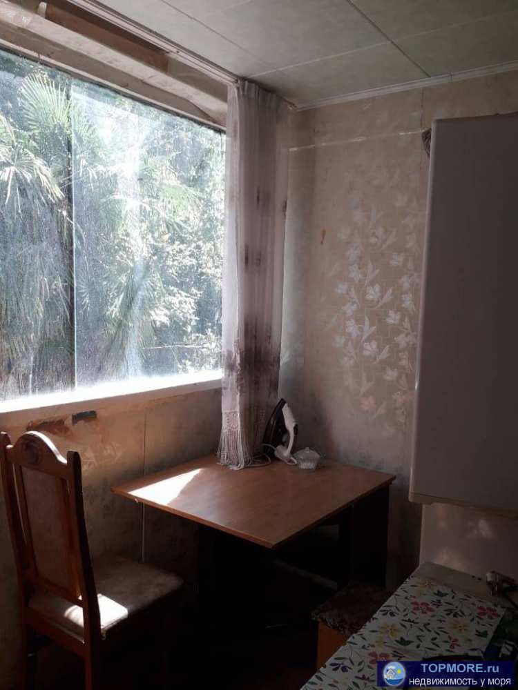 Срочно продается малоемейка в панельном доме. В Кудепсте. Бабушкин ремонт. На лоджии выделена зона кухни. Рядом с...