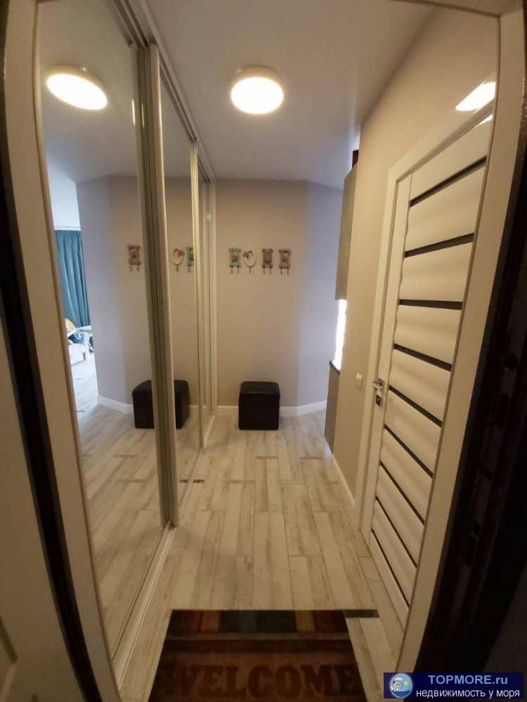 Продаю квартиру. С ремонтом , мебелью и техникой. Ремонт дизайнерский . Панорамные окна, отличный вид. Остановка 100...