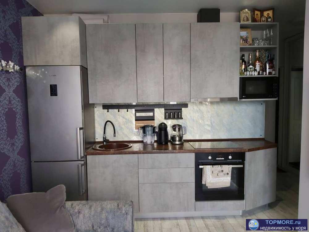 Продаю квартиру. С ремонтом , мебелью и техникой. Ремонт дизайнерский . Панорамные окна, отличный вид. Остановка 100... - 2