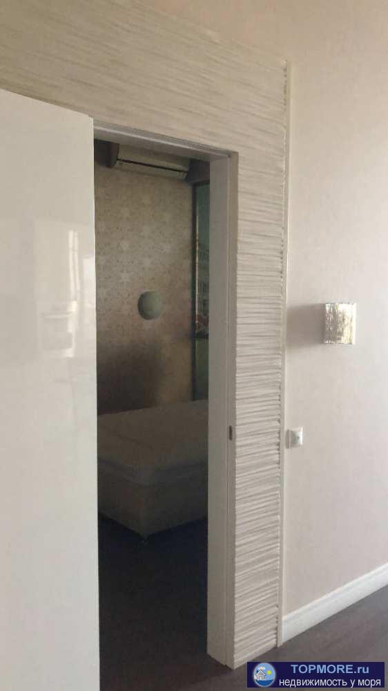 Продам квартиру на 21 этаже с дизайнерским ремонтом, в элитном районе с видом на море.Просторная квартира, потолки... - 2