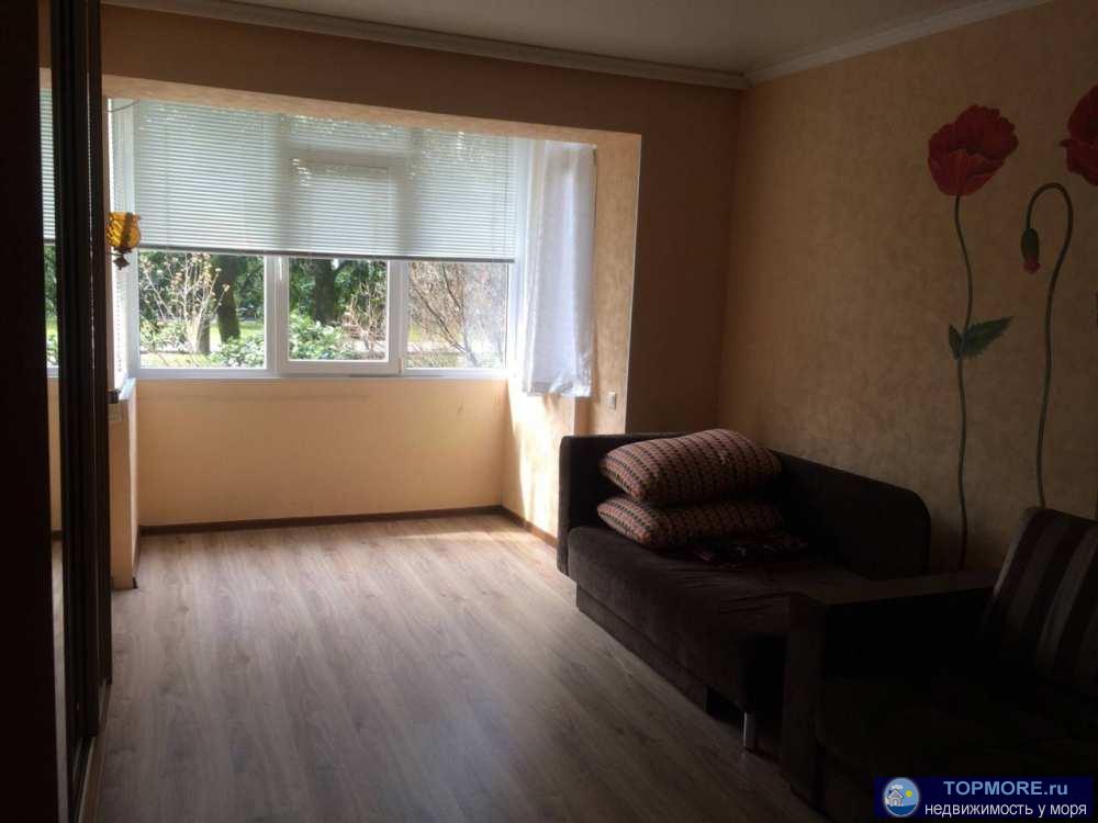 Продам однакомнатную квартиру в самом центре Сочи, развита инфраструктура. До моря 600 метров. - 1