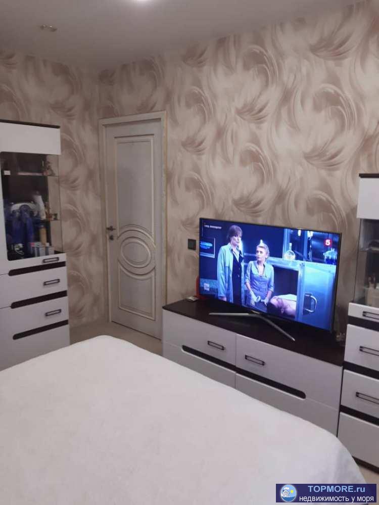 Лот № 184645. Продам тёплую уютную двухкомнатную квартиру рядом с морем с хорошим ремонтом в тихом районе. мебель... - 2