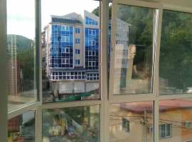 Квартира с ремонтом. Дом сдан, заселен. Самый центр Дагомыса....