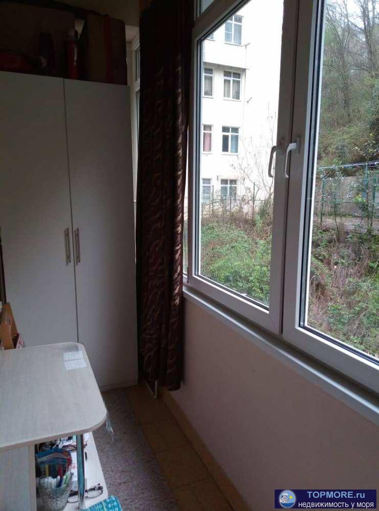 Уютная, чистая студия, площадью 33,5 кв.м находится в тихом месте Кудепсты. Из окон квартиры открывается вид на...