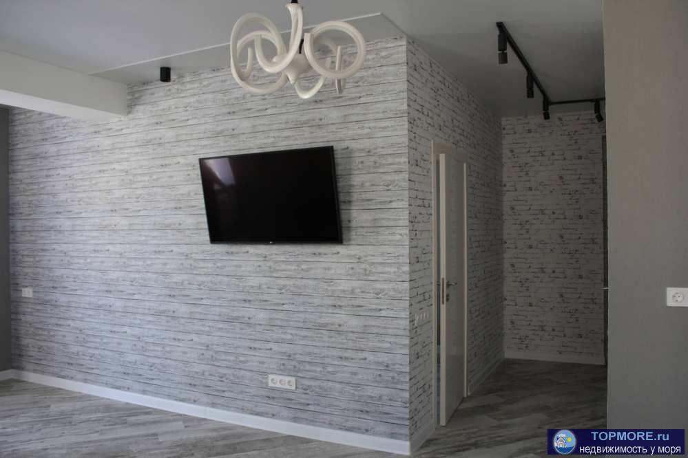 Продается 2-х комнатная квартира с  дизайнерским ремонтом в доме бизнес класса. Дом находится в 500 метрах от моря и... - 1