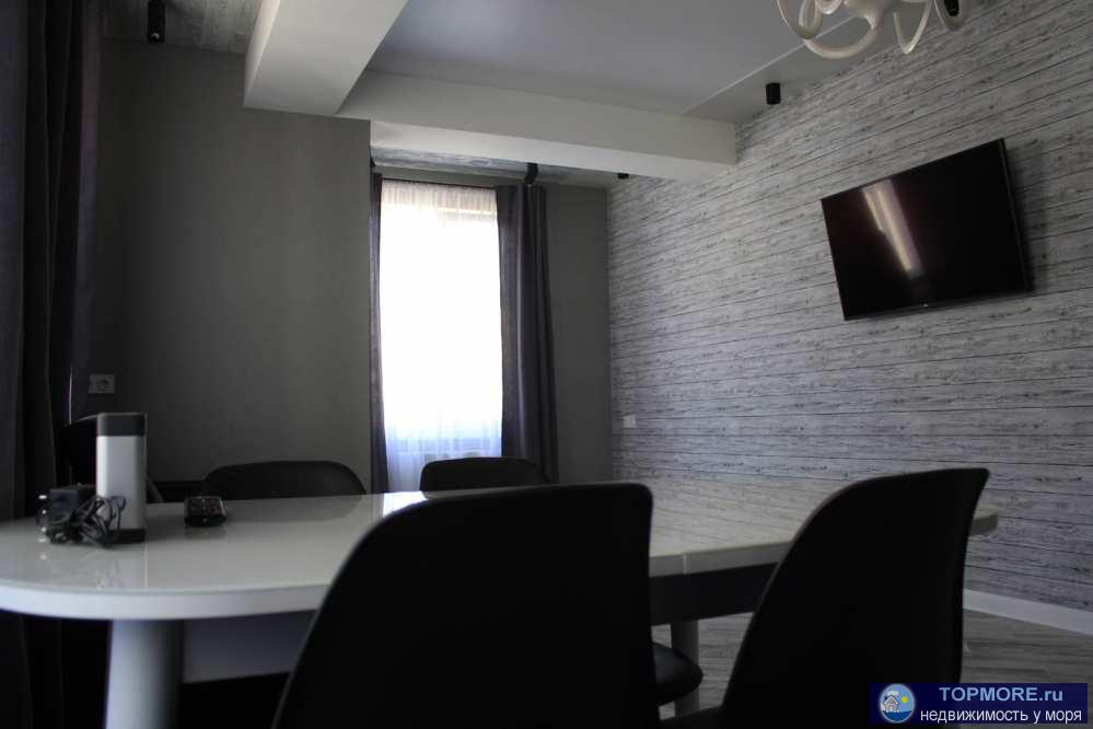 Продается 2-х комнатная квартира с  дизайнерским ремонтом в доме бизнес класса. Дом находится в 500 метрах от моря и... - 2