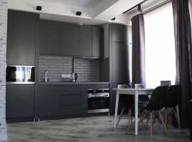 Продается 2-х комнатная квартира с  дизайнерским ремонтом в доме...