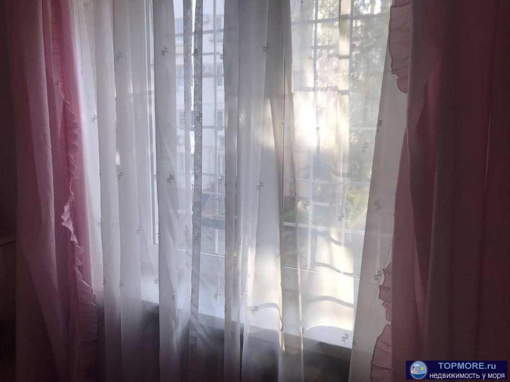 Продаю двух комнатную квартиру  разлетайку на 2 этаже 5 этажного дома площадью 42 кв.м + 5 кв.м жилая лоджия.Мебель... - 1