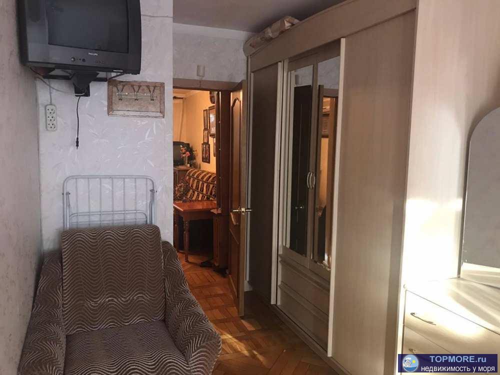 Продаю двух комнатную квартиру  разлетайку на 2 этаже 5 этажного дома площадью 42 кв.м + 5 кв.м жилая лоджия.Мебель... - 2