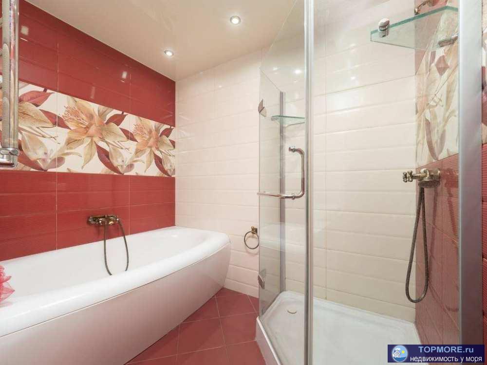 В самом центре Сочи просторная, дизайнерская 4-комнатная квартира 132 кв.м на 16 этаже с витражным остеклением с... - 2