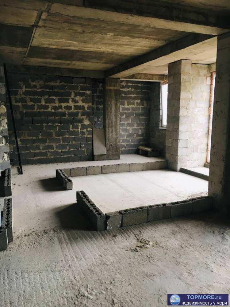 Лот № 110677. Продаётся просторная квартира в черновой отделке, расположенная в самом сердце Дагомыса.   Из окон...