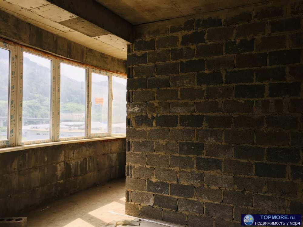 В продаже светлая квартира в Эстосадке с панорамным видом на Аибгу. Кухня-гостиная, одна спальня (возможно отгородить... - 2