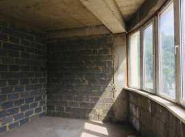 В продаже светлая квартира в Эстосадке с панорамным видом на Аибгу....