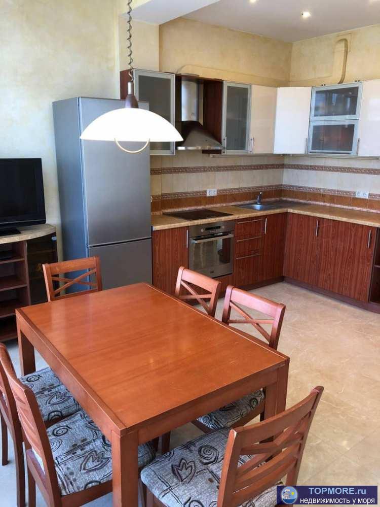 В Квартире расположены две спальные комнаты, просторный зал-гостиная, два санузла, отдельная кухня-столовая, балкон и... - 1