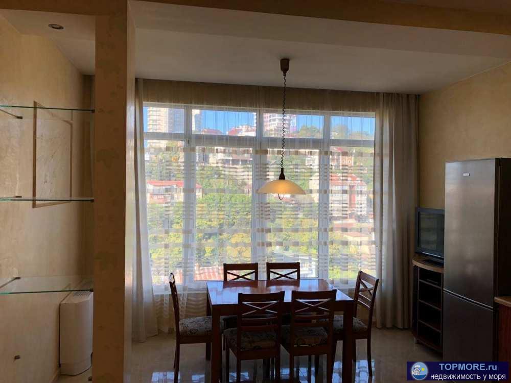 В Квартире расположены две спальные комнаты, просторный зал-гостиная, два санузла, отдельная кухня-столовая, балкон и... - 2