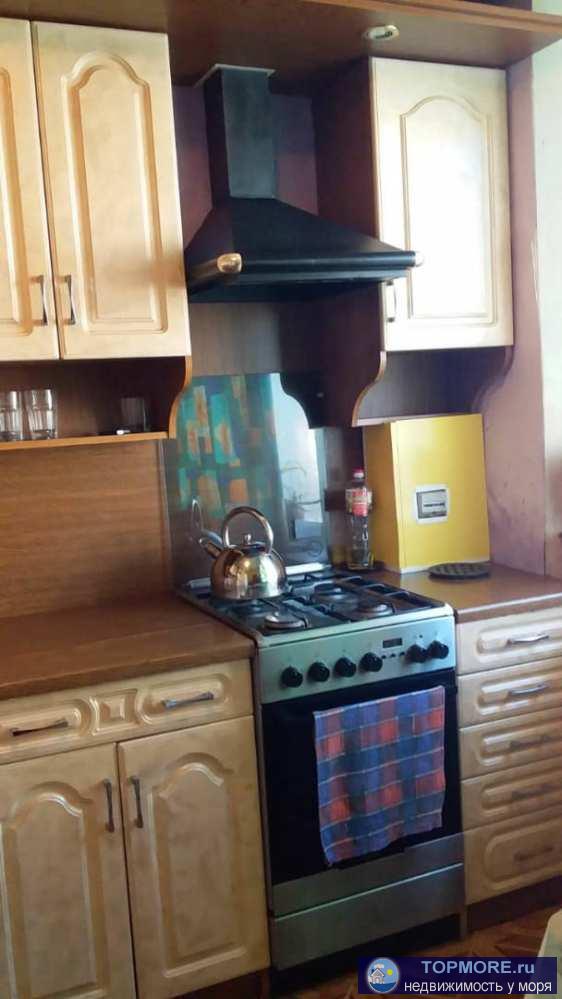 квартира в панельном доме на 5 этаже пятиэтажки. Большая лоджия как еще одна комната. До моря 800 м. частично сделан... - 1