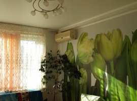 квартира в панельном доме на 5 этаже пятиэтажки. Большая лоджия как...